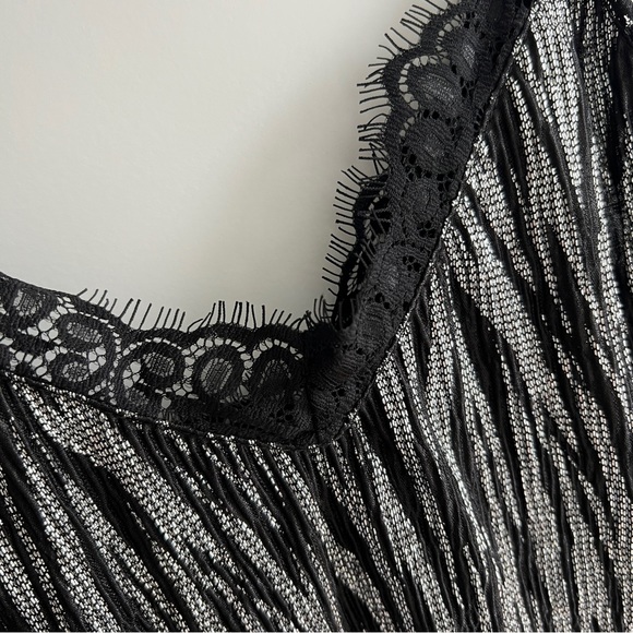 H&M Zebra Striped Cami with Adjustable Strap in Size 2 - Picture 2 of 4